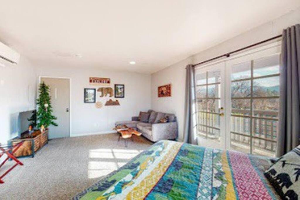 Couples Hideout In Heart Of Oakhurst Exteriör bild
